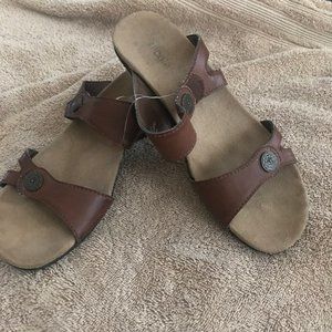 Size 8 tan Nicole sandals.